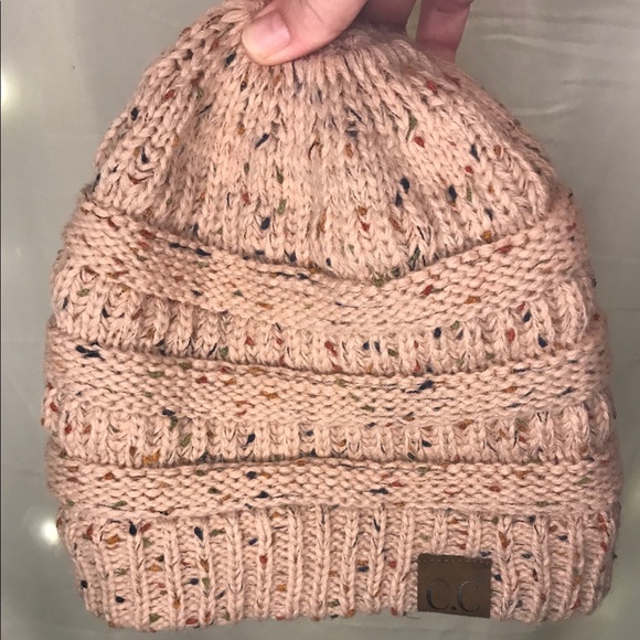 Pony tail hole toque - Picture 4 of 5